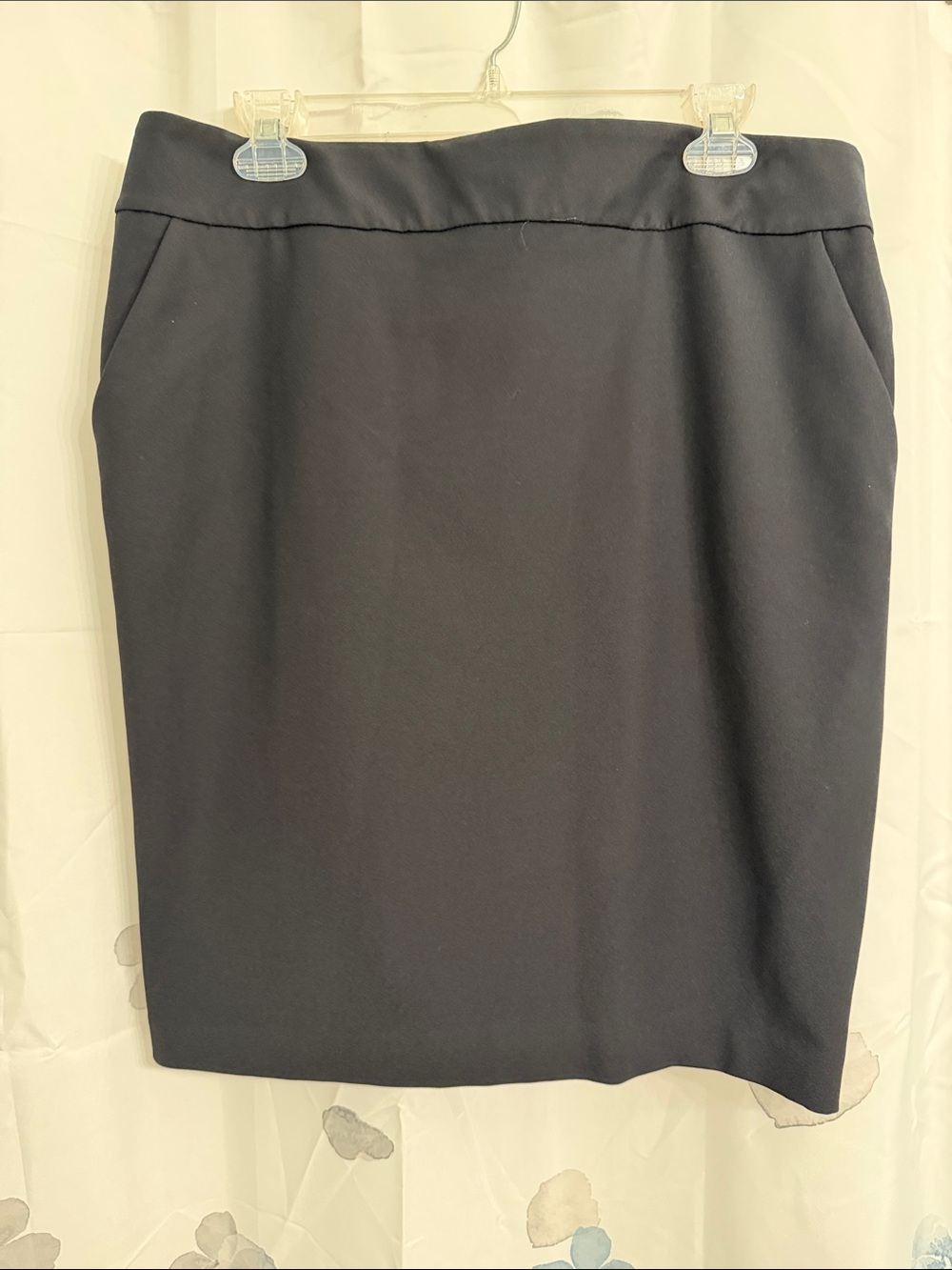 Express Black Pencil Skirt in Sleek Office Style with pockets!
